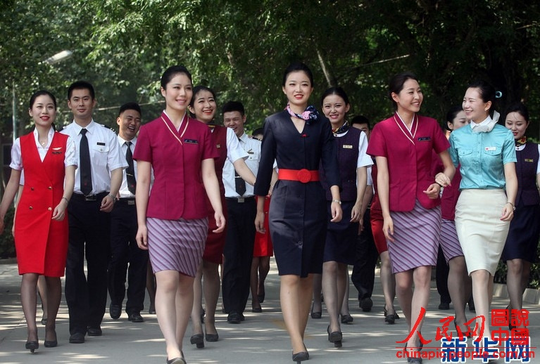 Wearing the uniforms of different airlines, graduates become beautiful landscape at the graduation ceremony on June 19, 2013. (Xinhua/Liu Yuedong)