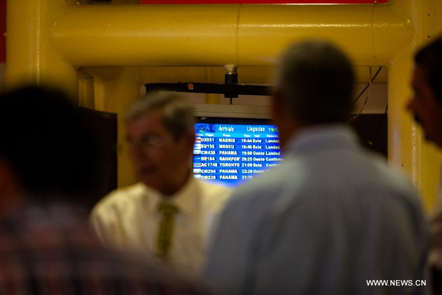 The landing information of the flight SU150 from Moscow, Russia, is shown on a screen at the Jose Marti airport in Havana, Cuba, June 24, 2013. Former U.S. intelligence contractor Edward Snowden did not show up at the flight. (Xinhua/Liu Bin)