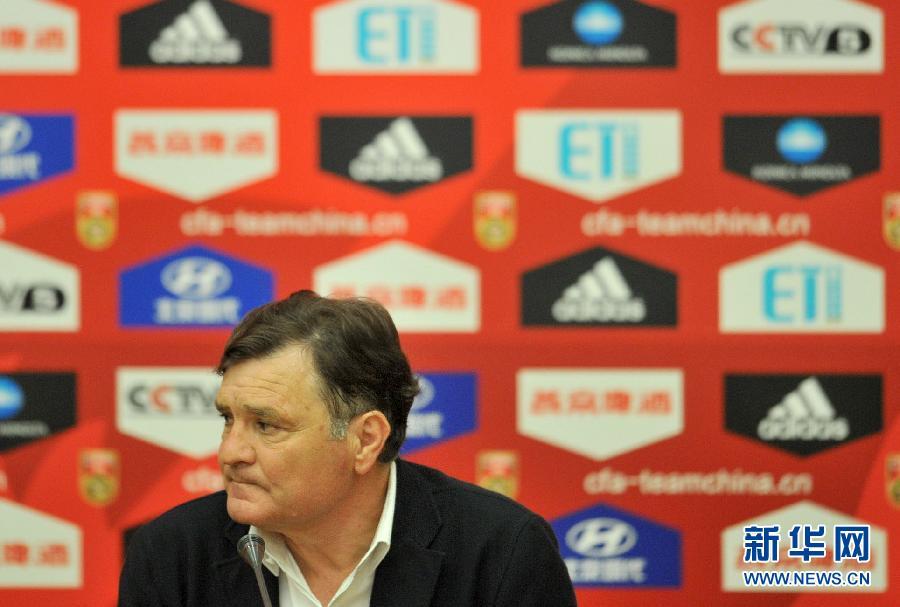 Jose Antonio Camacho reacts during the press conference after the friendly match against Thailand in Hefei, east China's Anhui Province, June 15, 2013.(Photo/Xinhua)