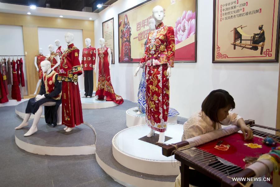 Wedding dresses designed by Chinese silk and fabric store Ruifuxiang are seen at the wedding expo in Beijing, capital of China, June 28, 2013. The three-day 2013 China (summer) wedding expo kicked off here on Friday. Some 3,000 exhibitors from over 30 countries and regions participated in the exposition. (Xinhua/Zhao Bing) 