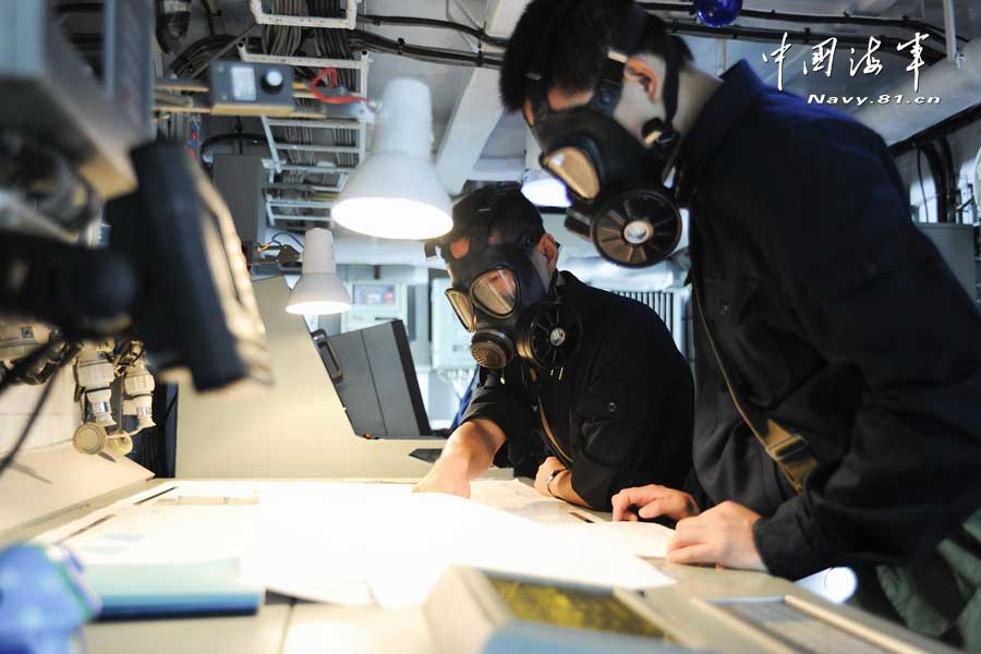 The Chinese naval taskforce to participate in the China-Russia "Joint Sea-2013" joint naval drills conducts confrontation training in complex electromagnetic environment in a sea area of the Sea of Japan on July 3, 2013. (China Military Online/Qian Xiaohu, Sun Yang) 