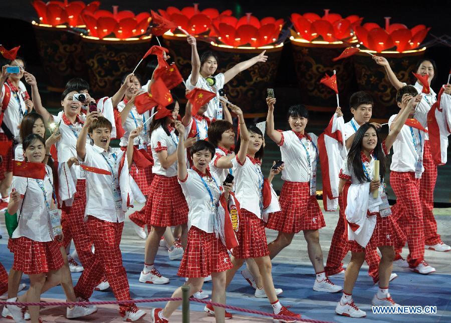 Chinese Delegation enters the stadium during the opening ceremony of the Summer Universiade in Kazan, Russia, July 6, 2013. (Xinhua/Jiang Kehong) 