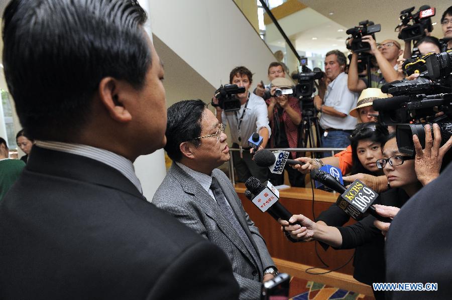 Chinese Consul General in San Francisco Yuan Nanshen (2nd L) speaks to the media after visiting Chinese students from Jiangshan Middle School of east China's Zhejiang Province who were aboard Asiana Flight 214, at a hotel in San Jose, the United States, July 8, 2013. Two Chinese girls from that school were dead in the Asiana Airlines crash on their way to a summer camp in the US. (Xinhua/Chen Gang)