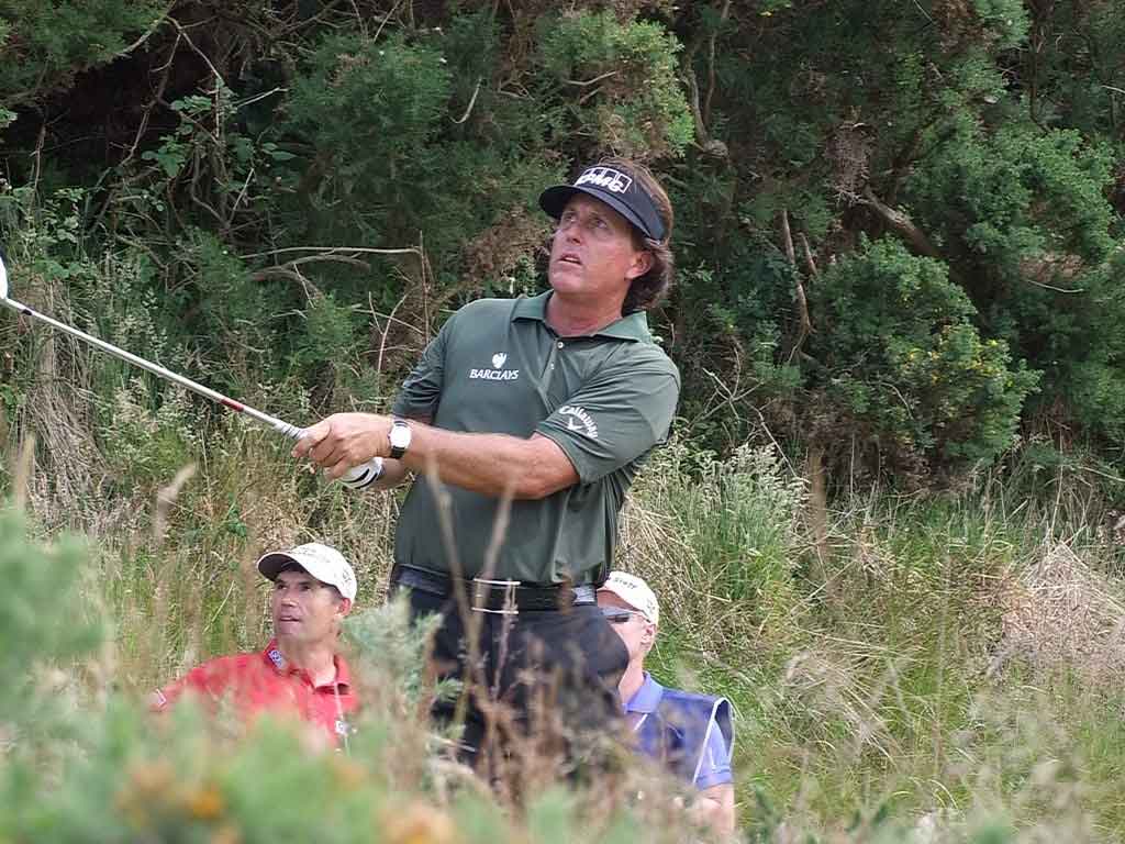 Phil MickelsonLost in a Scottish jungle… Phil Mickelson, the highest-ranked player left in the field, watches his tee-shot carefully. Behind him is former Open-winner Pádraig Harrington. (Photo/ David Ferguson)