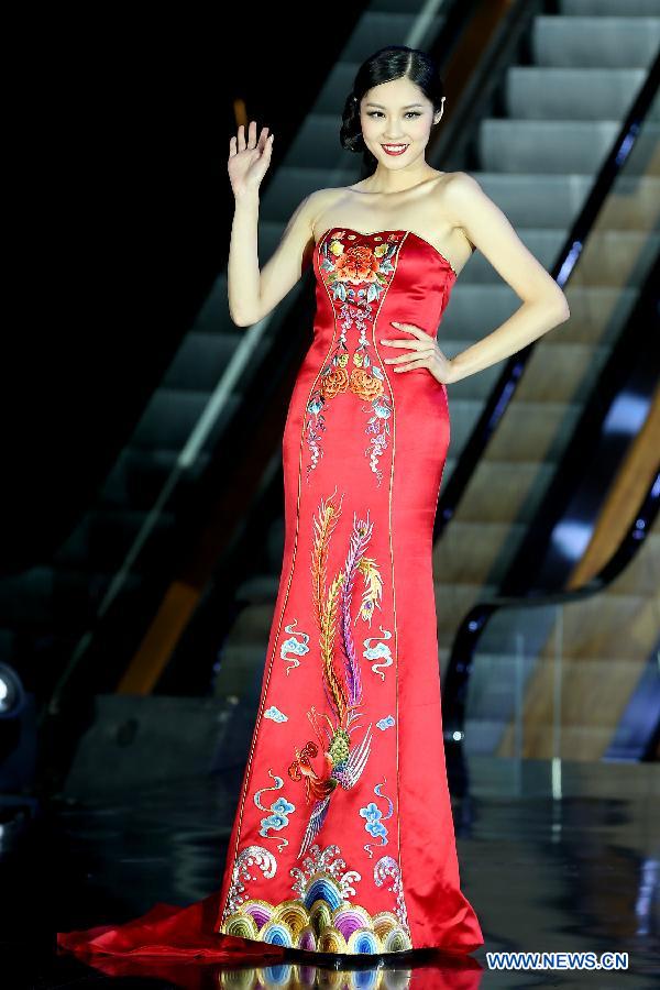 Winner of the contest, Lei Shuhan from China, presents a creation during the 8th Asia Super Model Contest in Nanning, capital of south China's Guangxi Zhuang Autonomous Region, July 14, 2013. Contestants from China, Russia and South Korea won the top 3 of the contest. (Xinhua/Chen Jianli)