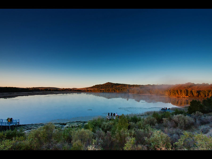 Saihanba, 400 km from Beijing, means 'beautiful highland' in Mongolian. This was the hunting field of the Qing Emperors and has stunning scenery in autumn.(China.org.cn)