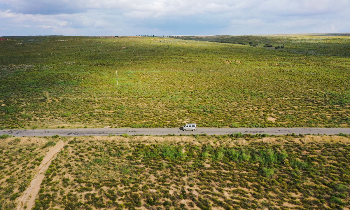 A view of the first expressway crossing the Kubuqi Desert in Hanggin Banner, Ordos City, in North China's Inner Mongolia Autonomous Region. Photo: Xinhua